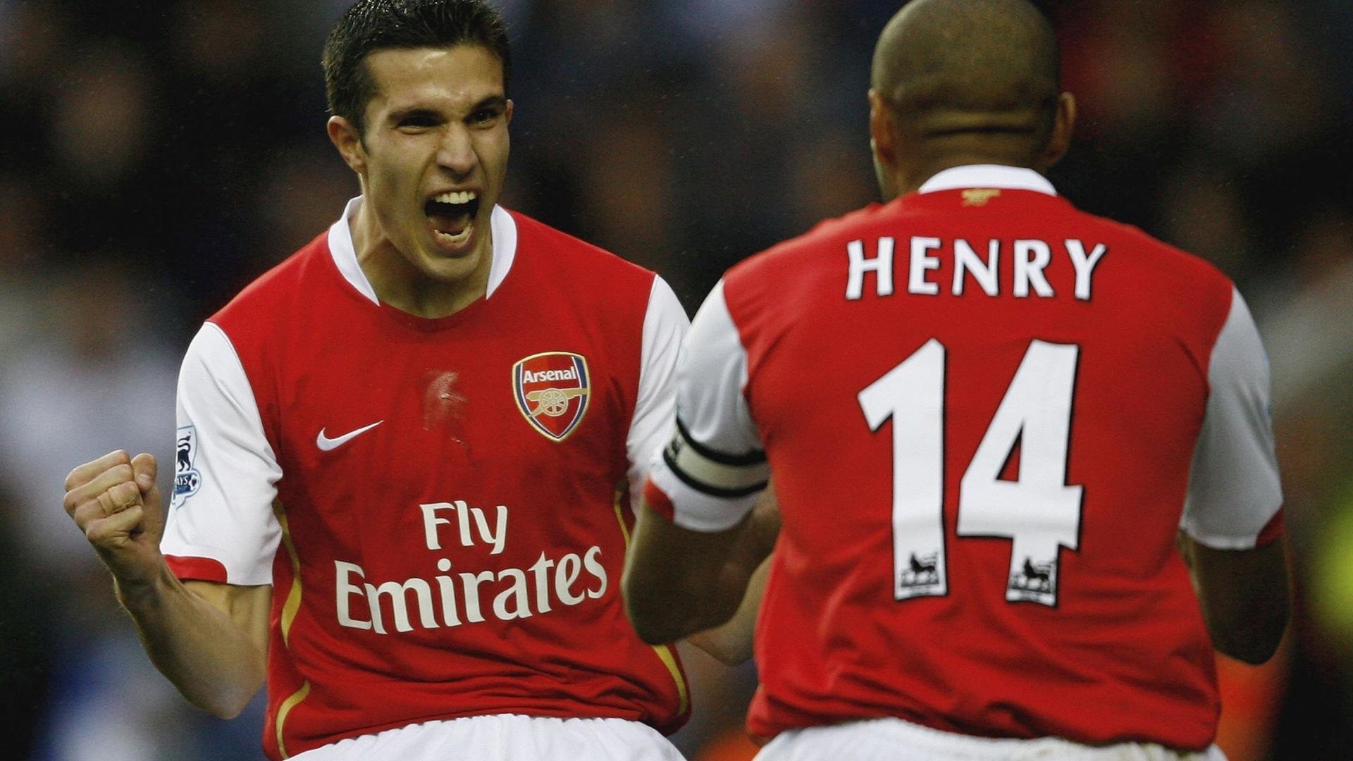 萨拉赫统治全场,黄潜鏖战蓝鹰—一场定义现代足球的战术博弈