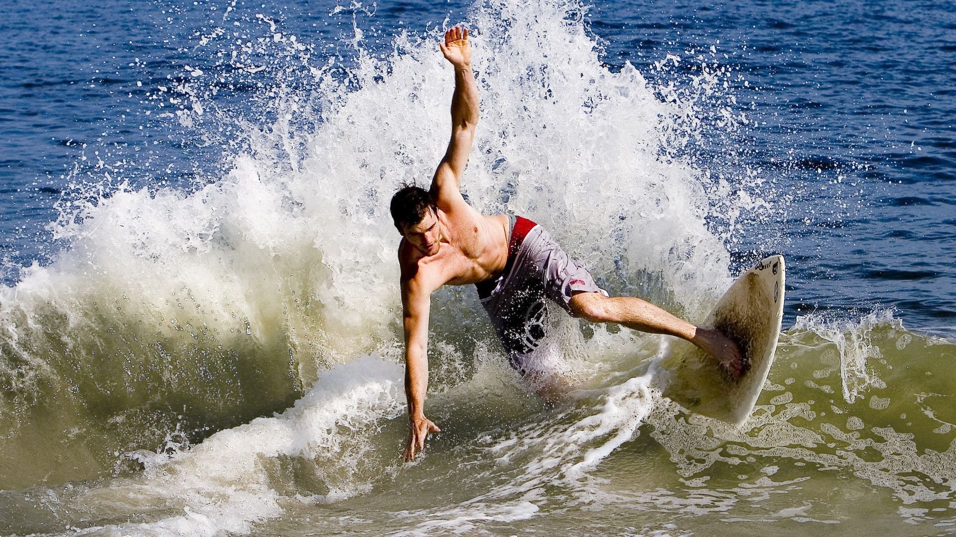 舞台越大越强,卡马文加如何让曼联提前终结悬念,德国战车警醒