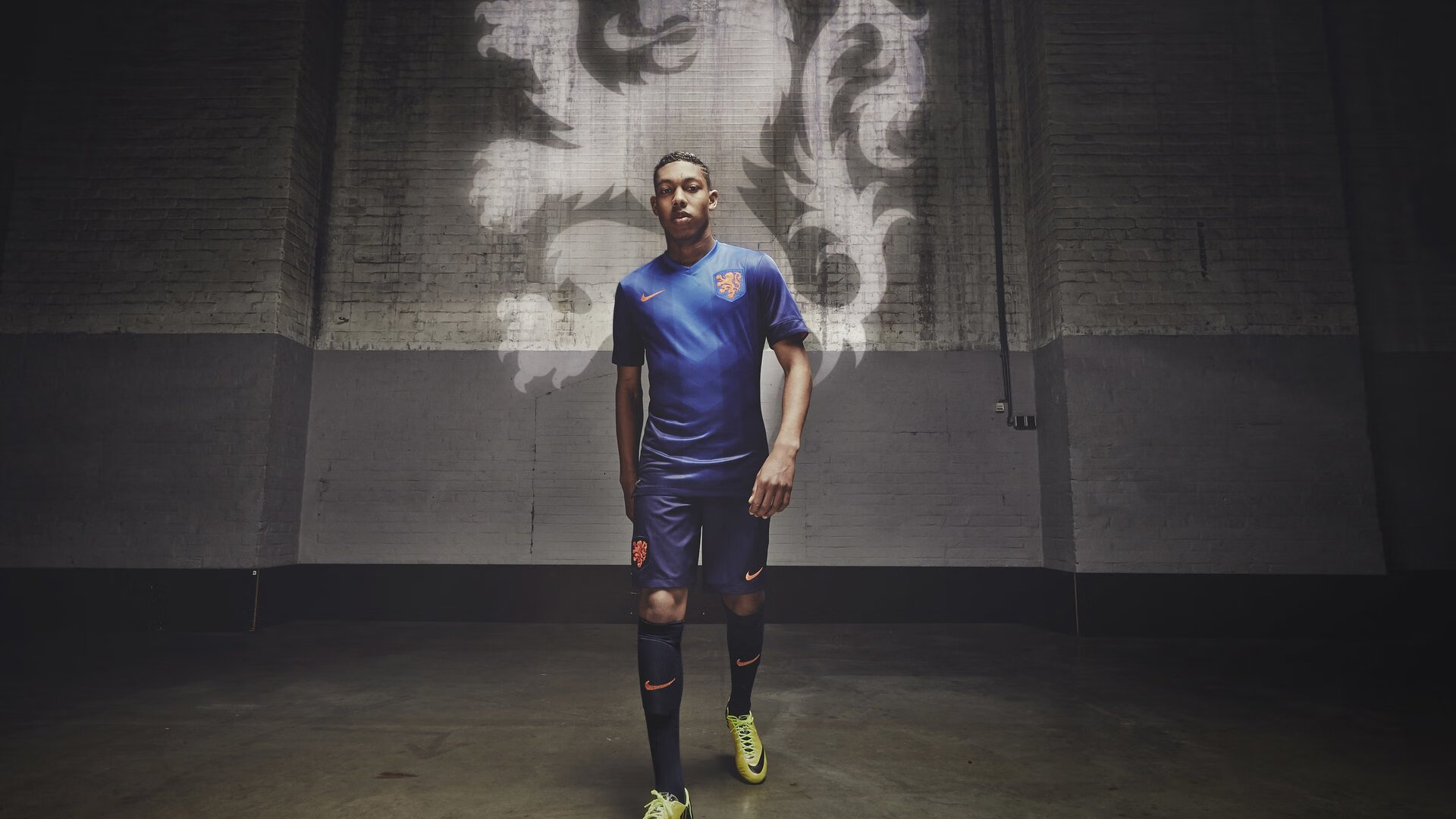 开云官网-德布劳内状态火热助荷兰力克智利，橙衣军团展现唯一性战术魅力